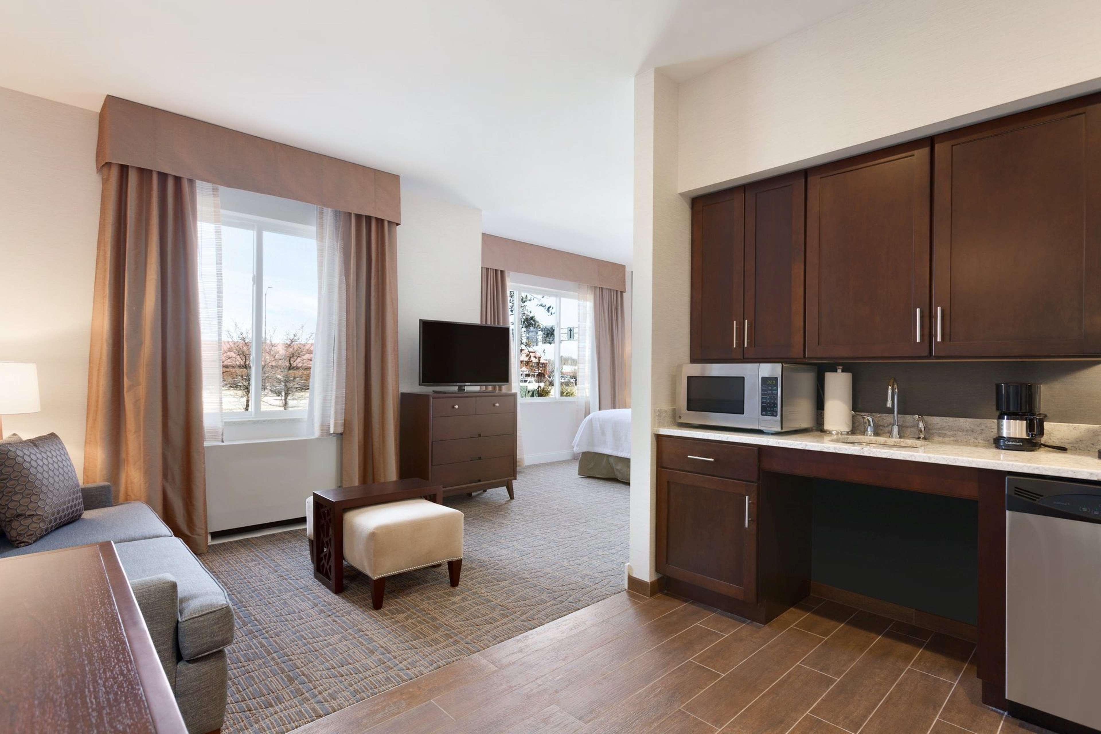 Homewood Suites By Hilton Burlington Esterno foto