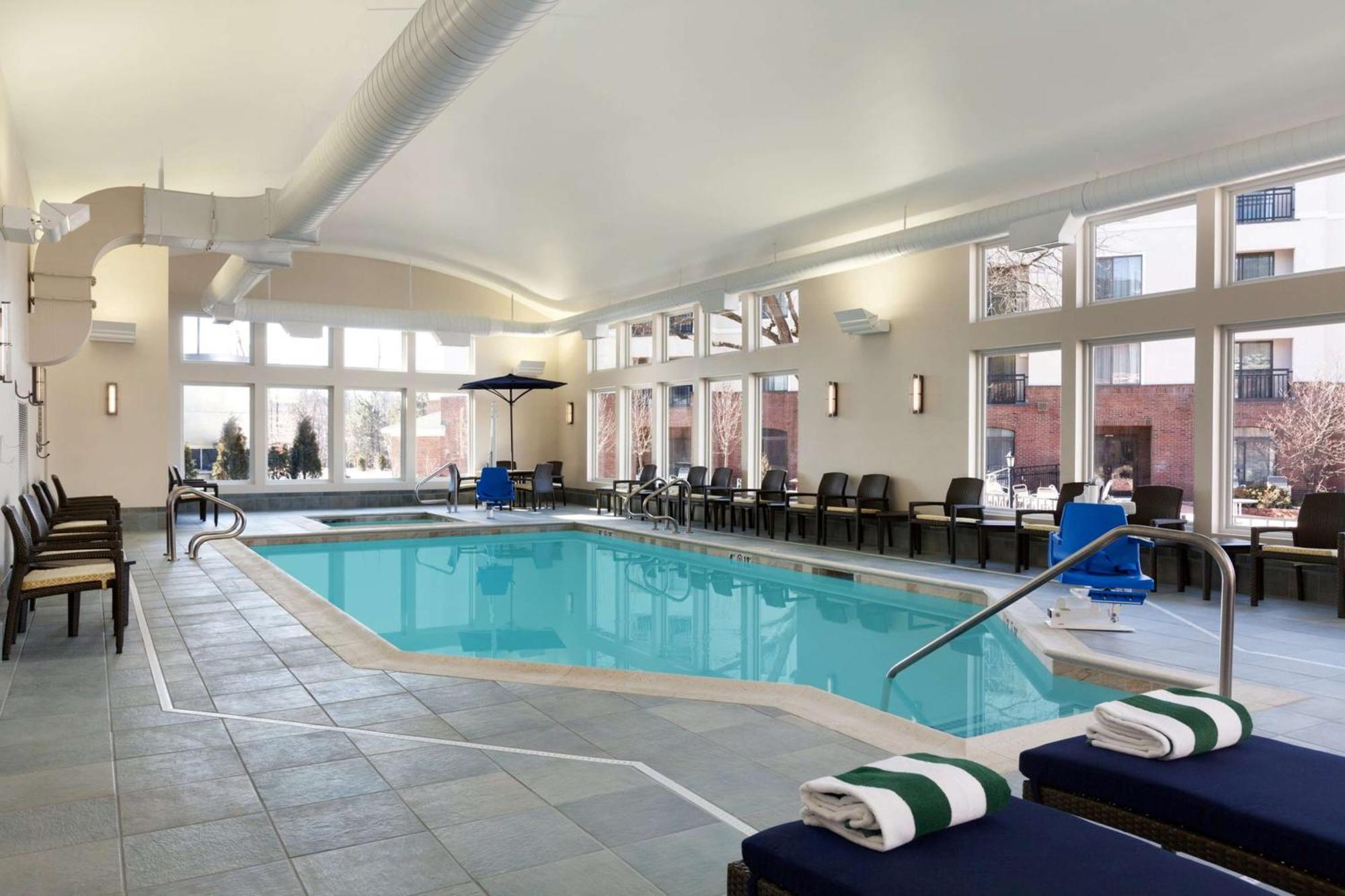 Homewood Suites By Hilton Burlington Esterno foto